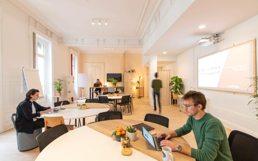 Quels sont les équipements inclus dans la location de salle de réunion ?