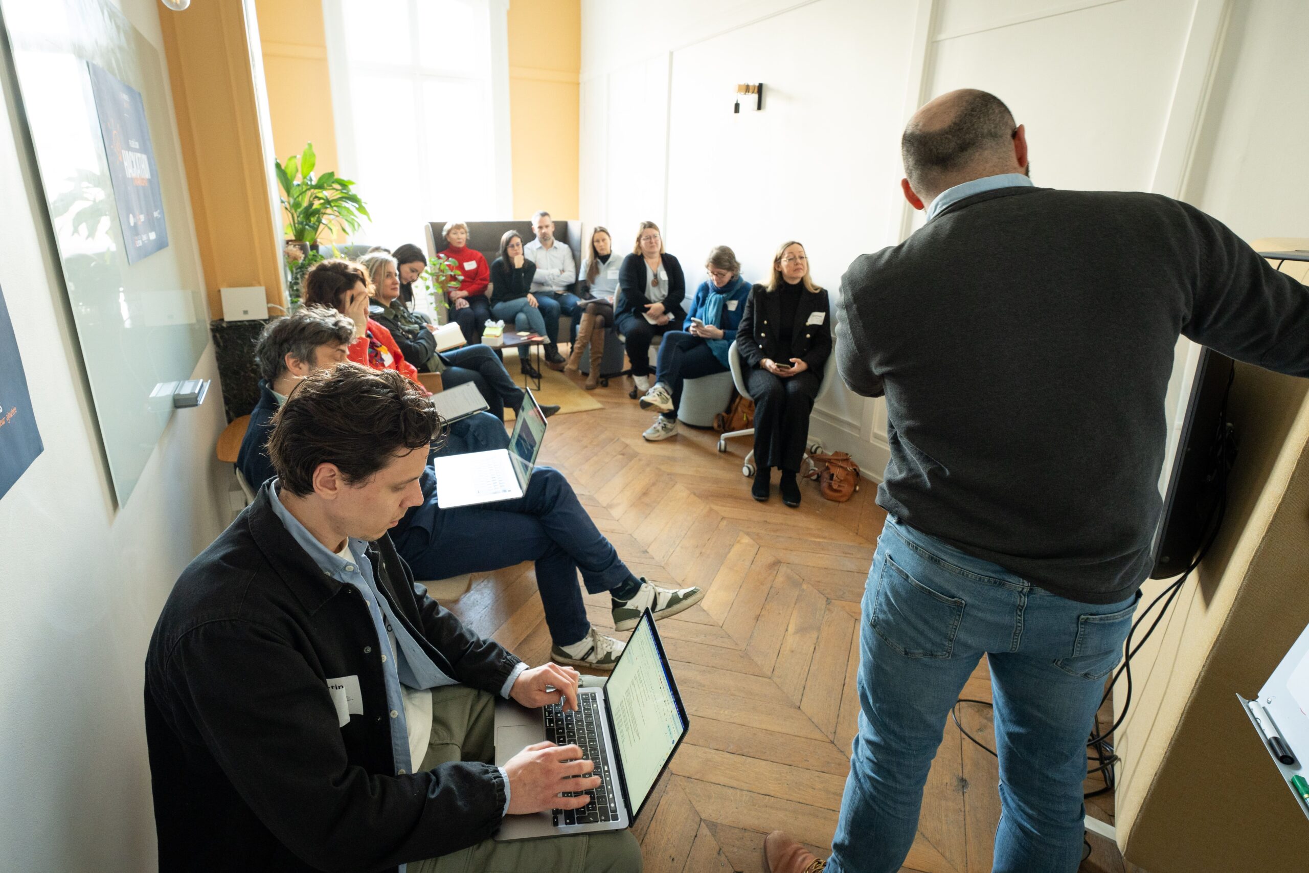Louez notre salle pour des réunions inventives à Lyon.